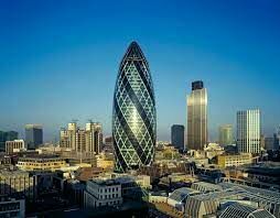 Как называется известный небоскрёб в Лондоне работы Нормана Фостера, который по форме напоминает огурец?