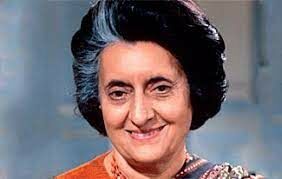 Индира Ганди, единственная женщина на посту премьер-министра в Индии, по опросу в 1999 году была названа...