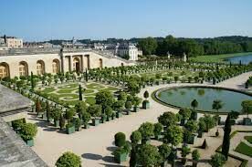 Кто из списка является архитектором, проектировавшим Версаль?