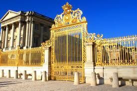 Какому архитектурному стилю соответствует Версаль?