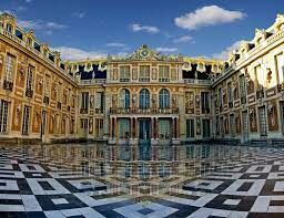 Какого стиля архитектуры нет в Версальском дворце?