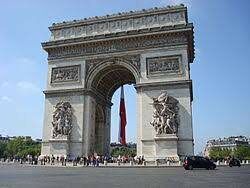 Какое сооружение было построено в честь Великой Французской Армии?