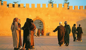 Как традиционно жители Марокко приветствуют иностранцев?