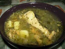   Калья — это русские суп на огуречном рассоле. На каком бульоне он готовится? 