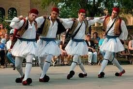 Как называется самый популярный греческий танец, ставший одним из символов Греции?