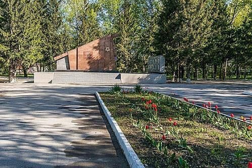 Где находится  Монумент воинам, умершим от ран в эвакогоспиталях Новосибирска в период Великой Отечественной войны