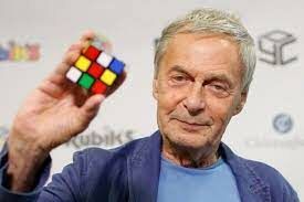 Кем по специальности был Эрнё Рубик, изобретатель знаменитой головоломки в виде кубика, которая получила его имя?
