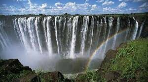  Водопады Ливингстона являются крупнейшей группой водопадов, которые образует река ...