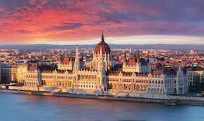 На берегах какой реки стоит город Будапешт, который является столицей Венгрии?