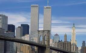 Сколько этажей имели печально знаменитые башни-близнецы в Нью-Йорке?