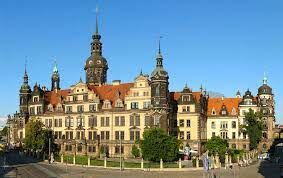 Итак, Германия...В каком году Дрезденский замок перестал быть резиденцией саксонских князей?