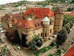   В каком веке был заложен Старый замок в Штутгарте?