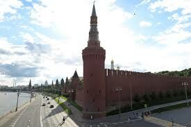 Назовите центральную башню Кремля.