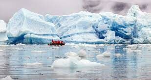 Этой северной стране формально принадлежит самый крупный остров в мире — Гренландия. 