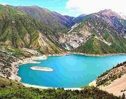  В этом государстве Средней Азии расположено знаменитое солёное озеро Иссык-Куль и памятник Всемирного наследия Сулейман - Тоо.