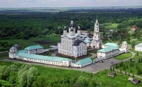 В России есть несколько городов, начинающихся со слова «нижний». Этот город находится на 1373,21 км от Москвы.