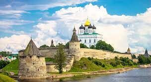 Этот город в 2005 году отпраздновал свое тысячелетие. До Москвы от него 822 км.
