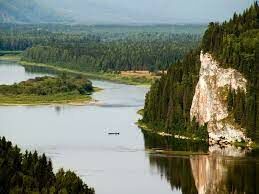 Граница между Европой и Азией проходит по руслу реки через города Верхнеуральск и Магнитогорск. Что эта за река?