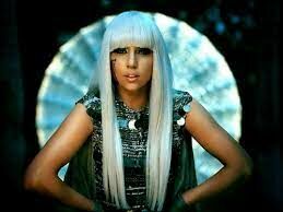В каком фильме главную роль исполнила известная певица Леди Гага?