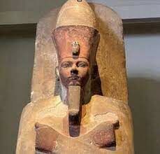  Какого фараона считали покровителем Дейр эль-Медине?
