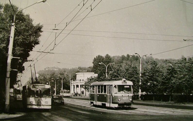 В 1933 году в нашем городе, впервые в Западной Сибири, появился новый вид общественного транспорта.  Какой?