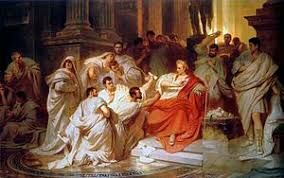  Какой эпитет приписывали Цезарю в связи с его сакрализацией?
