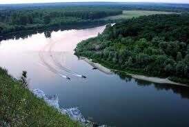   Река Исети протекает через город Екатеринбург. В каком регионе России находится этот город?