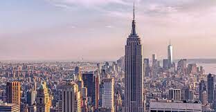  Эмпайр-стейт-билдинг — знаменитый небоскрёб в Нью-Йорке, созданный в стиле арт-деко. Чем является это здание?