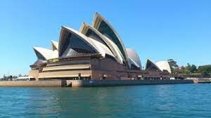   Сколько рабочих было задействовано в строительстве Сиднейского оперного театра? 