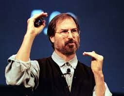 Имя Стива Джобса тесно связано с эрой информационных технологий. В каком возрасте он спроектировал первый компьютер?