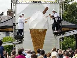   Сколько весило самое большое в мире мороженое Сандэй (с соусами, фруктами и орехами)?