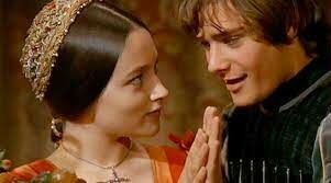 Ромео до встречи с Джульеттой был влюблён в другую девушку. Её имя — ...