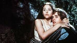  Где познакомились Ромео и Джульетта?