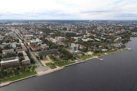 Санкт-Петербург — город на Неве. Это известно многим. А какие еще города расположились на берегах этой реки?