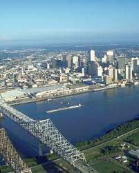   Портовый город Новый Орлеан расположен в штате Луизиана (США). На какой реке он стоит?