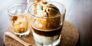 Знаменитый итальянский десерт из мороженного с добавлением кофе.