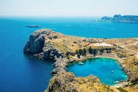   Какое количество греческих островов заселены?