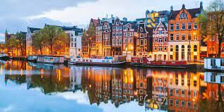 Какая из особенностей относится к Амстердаму?