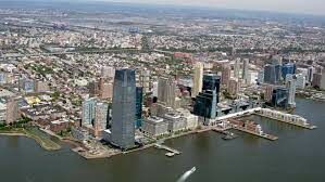   Какой город в США изначально получил название Новый Амстердам?