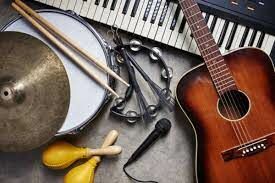  Струнные музыкальные инструменты делятся на три основные группы - найдите здесь лишнее.