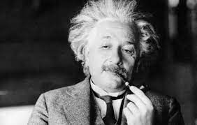 На каком музыкальном инструменте, кроме рояля, играл физик Эйнштейн?