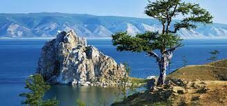   Сколько рек вытекает из озера Байкал?