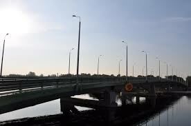Сколько полос для автомобильного движения на современном Большом Петровском мосту?