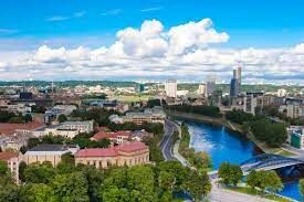   Какая столица, одного из прибалтийских государств НЕ находится на побережье Балтийского моря?
