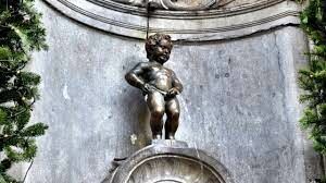 В одной из европейских столиц есть знаменитый фонтан — «Писающий мальчик». В каком городе находится этот архитектурный шедевр?