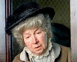 Роль миссис Хадсон в советском фильме о знаменитом сыщике Шерлоке Холмсе воплотила...