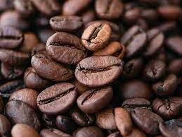 Зерна кофе срывают вручную, один человек за день собирает примерно ... корзин (100 кг каждая).