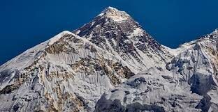 Какую официальную высоту имеет Эверест?