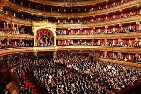 В каком европейском театре до сих пор можно встретить клакёров — зрителей, искусственно обеспечивающих овацию?