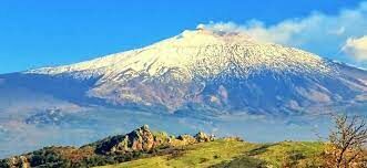 В какой стране располагается самый большой из действующих вулканов — Этна?